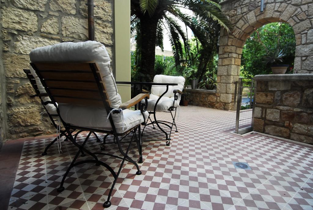 Central Athens Period House With Pool Exterior photo